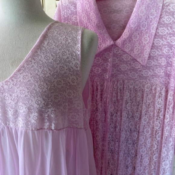 Vintage Lilac Lace Peignoir Gown and Robe - Picture 7 of 15